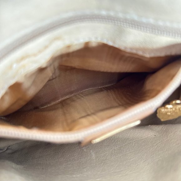 White Micro Gucci GG Crossbody - Picture 13 of 16